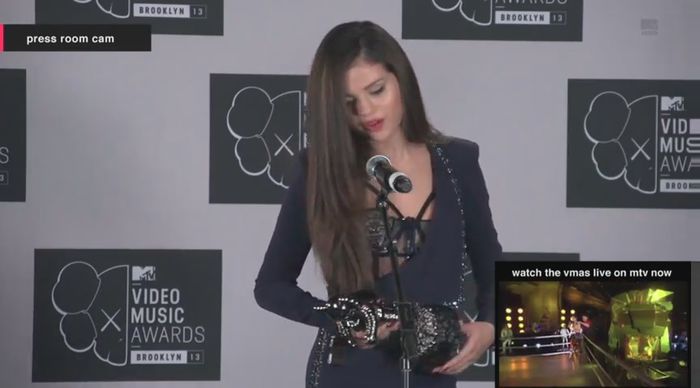 bscap0072 - xX_Interview MTV VMA press room 2013