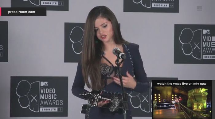 bscap0074 - xX_Interview MTV VMA press room 2013