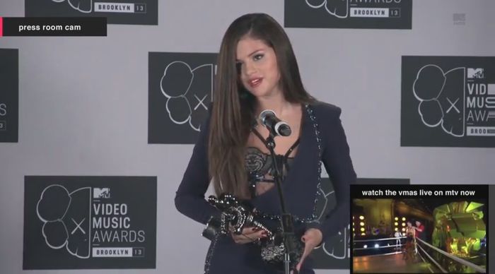bscap0078 - xX_Interview MTV VMA press room 2013