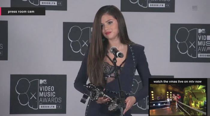 bscap0079 - xX_Interview MTV VMA press room 2013