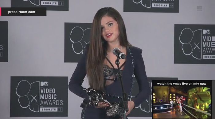 bscap0081 - xX_Interview MTV VMA press room 2013