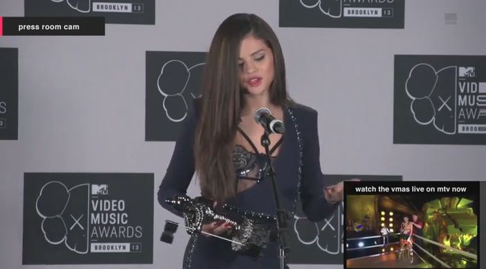 bscap0083 - xX_Interview MTV VMA press room 2013