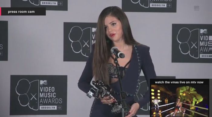 bscap0093 - xX_Interview MTV VMA press room 2013