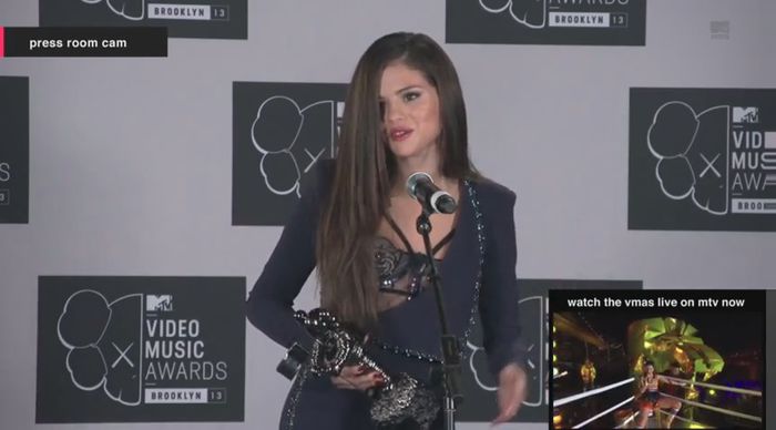 bscap0098 - xX_Interview MTV VMA press room 2013