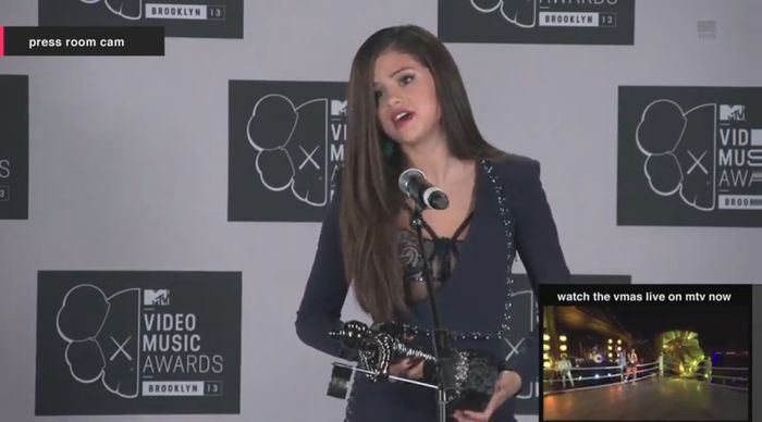 bscap0142 - xX_Interview MTV VMA press room 2013