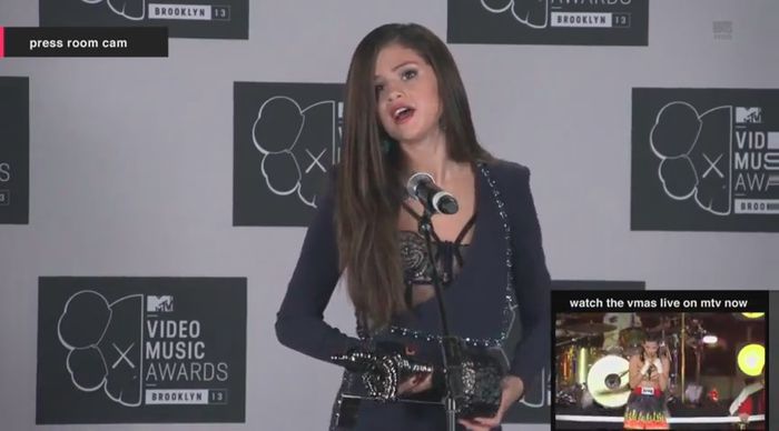 bscap0143 - xX_Interview MTV VMA press room 2013