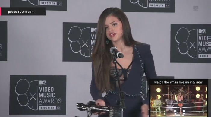 bscap0154 - xX_Interview MTV VMA press room 2013