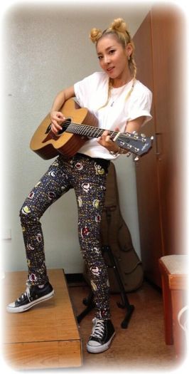 dara-with-her-vitamin - 2ne1 6