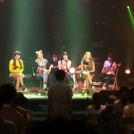 fantaken-at-sketchbook - 2ne1 6