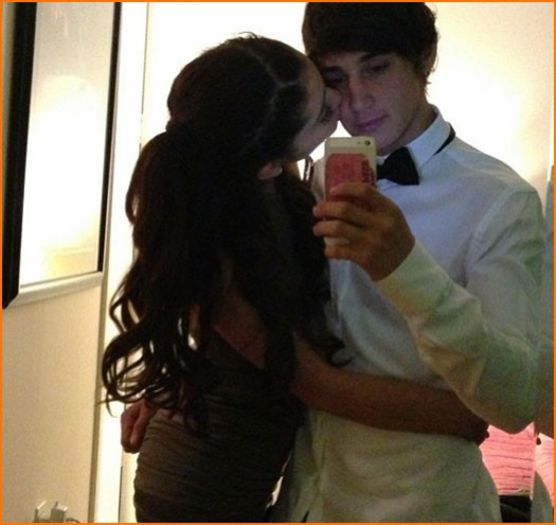 Ariana-Grande-Kissing-Jai-Brooks