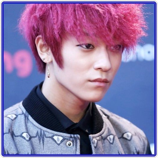 |~| ..[se uita la Jo] ..Poftim? .#raised eyebrow.. (DC NU MERGE BARA AIA? :-L)