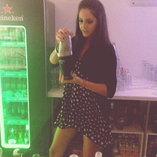 Ahahahaha . [ se clatină ] Seriously ?! =)) [ sughită . ] - CRISTI home - please knock __ x3