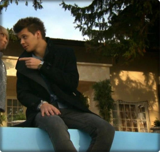 No way. O_O [ o întinde pe canapea. ] Stai acolo şi dormi! Dacă nu, te leg. :l [i.p.] - CRISTI home - please knock __ x3