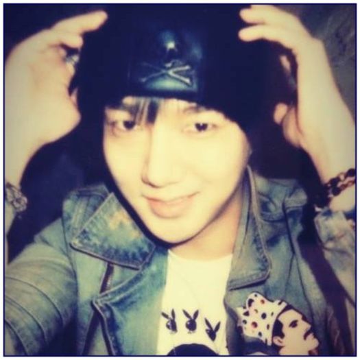 <Y>. Ok :-?...(isi ia o sticla de apa;se intoarce)