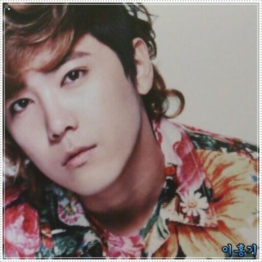 << ..[se uita la bagaje; apoi la Hwe] ..Ce faci cu ele? .