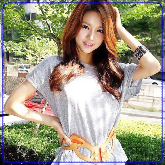 <J>. (se intoarce;isi ia tel.ul de pe canapea)..bye :-h..drum bun.(pleaca sus)