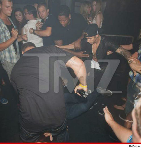 61378168 - Justin Bieber atacat intr-un club din Toronto
