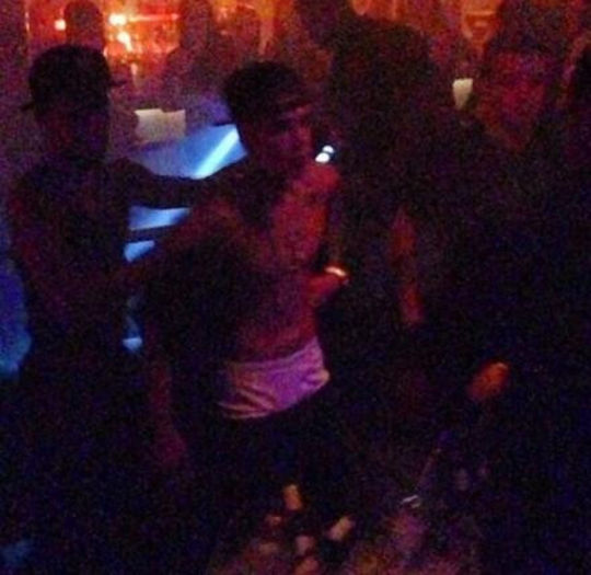 justinbieberdiaper - Justin Bieber atacat intr-un club din Toronto