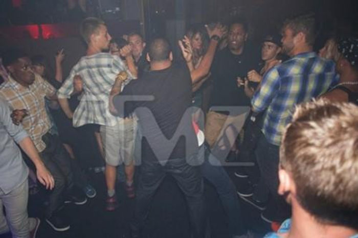 attack - Justin Bieber atacat intr-un club din Toronto