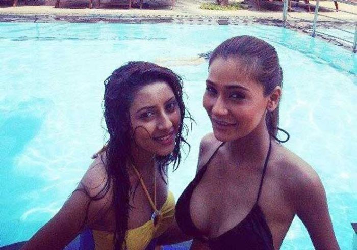 Sara-Khan-and-P1391 - sera and parul best sister