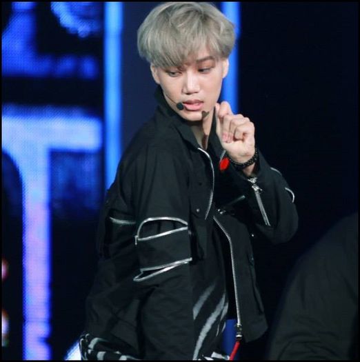 (Kai) ..[intra] LUHAAN! :-s.. Noapte buna noule locataar. :-s [pleaca cu Luhan :)) :3] - ix __ Episodul 016 __ xi