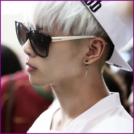 - [-( {merge la ei} Heii. ^^ Tae..ce faci? :-w ;;).