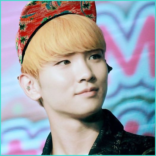 <.> Ma crede..gura spartaa. :( Vorbim..despre..o surpriza pt aniversarea TaeHwa. ;;).