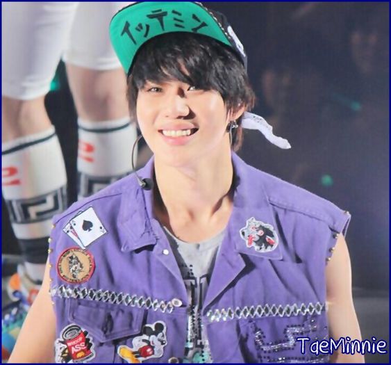 x. Asa. :3 *merge cu spatele* 1,2,3,4. *ajunge cu ea la masa* 5. :D *ii ia mainile de la ochi*.