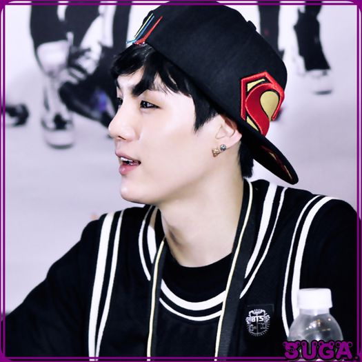 ✖ Okey. ;;) [merge la buc.;se intoarce cu cuburi de gheata;si le pune in tricou]. - ix __ Episodul 017 __ xi