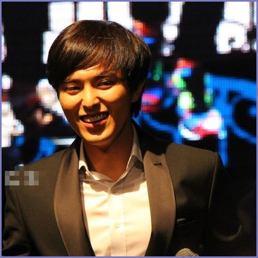 <.> ..:)) Hai ca-i buna..va certati pentru KwangHee..:))