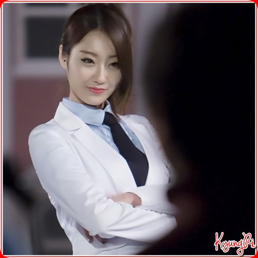 (яι) .. Thank youu. :3 .. Sii..Kwangiee. |bea| .. Te-ai gandit sa te muti? ;;) ..