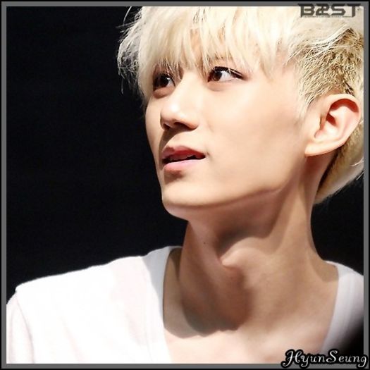 [(:] ..Si? :-w ..Care e problema ta? ..:-w ..[pleaca la buct.]