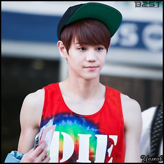 [:X] ..Nu sunt! :-L ..[se uita urat la KK] ..In loc sa imi multumesti ca l`am convins pe hyung. :-L 