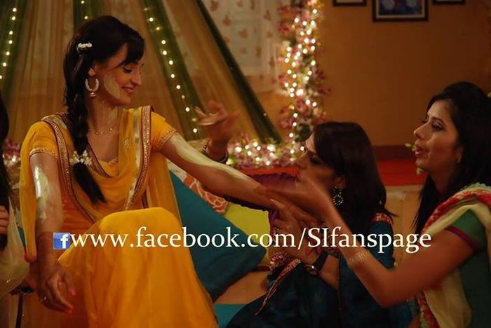 943229_598823250151401_124469901_n - Sanaya Irani