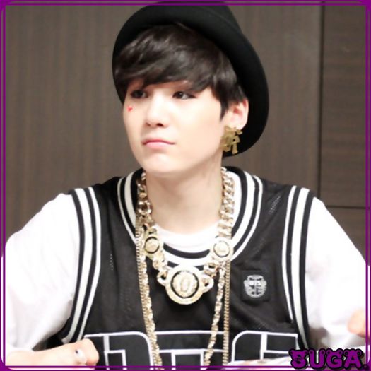 ✖ Ce e? ;;) Nu zic adevarul? ;;) Si nu mai tipaa..te aud si daca taci. :-L :)) :-".