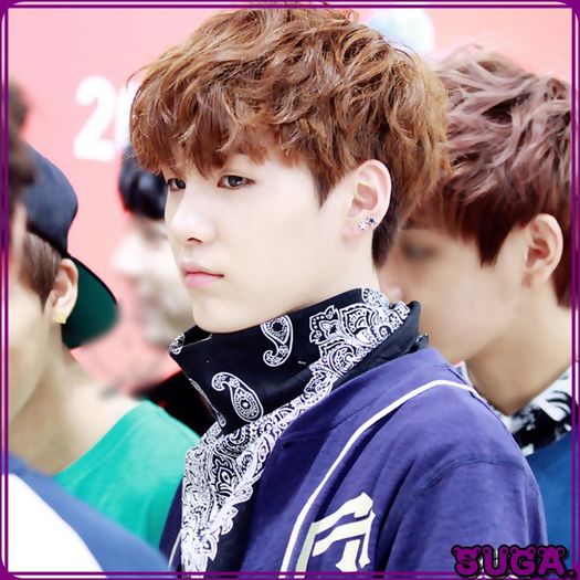 ✖ Nu. ^^ E bine aici..sa ma uit la tine..insisteent. :> [se uita fix la ea] :)).