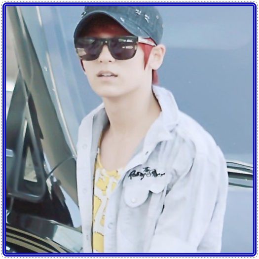 |~| ..Ea.. [arata spre Hye] ..si el.. [arata spre Suga] ..Au prea multa energie azi. :))