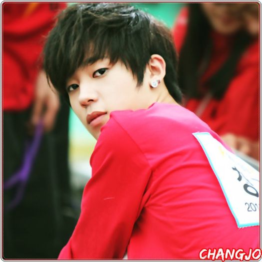 *- [isi deschide ochii;se uita la Joe] Cu mine vorbesti? :-? :)).