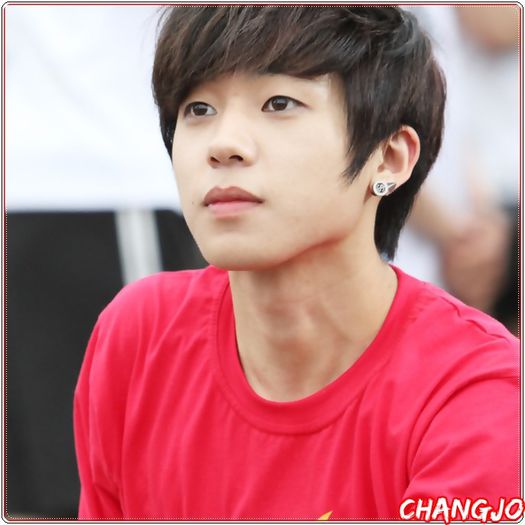 *- [ii face cu mana lui Hye;isi inchide ochii la loc] Hye vrea sa slabeasca? :-? :)).