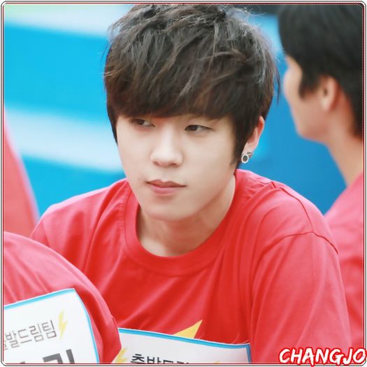 *- [se intoarce pe o parte;isi pune o mana sub cap] Euu? :)).