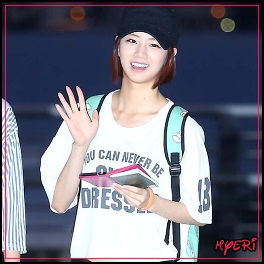 @. ..Bye Bora. :) ..:-h ..[ se aseaza pe fotoliu; lasa capul pe spate] ..(:| ..[adoarme]