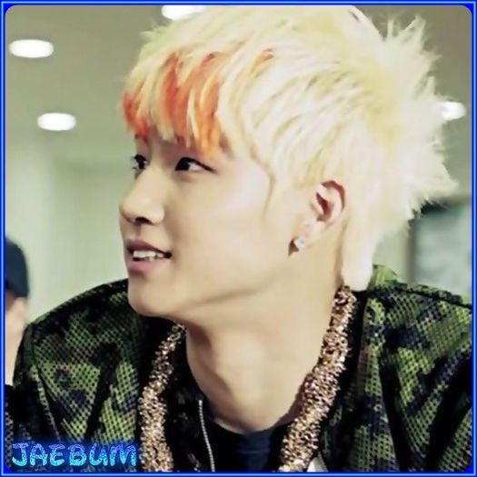 <3 .. Nu. :)) Hyee. :3 :)) [hug back] Mi`a fost dor de nebunia ta. ;;) :)).