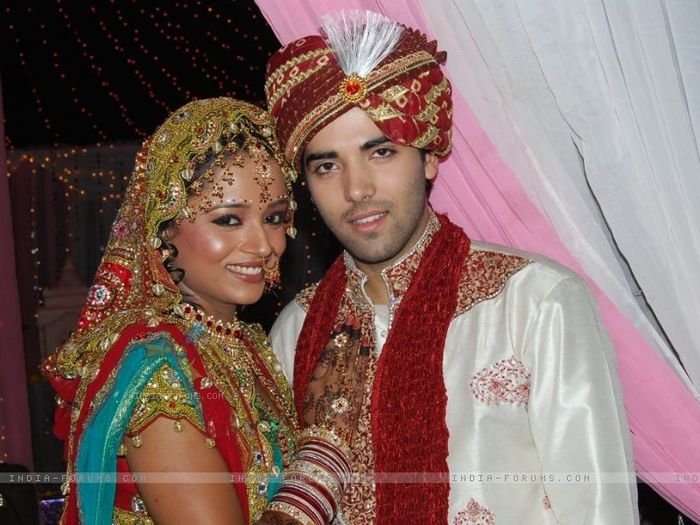 33098-ranvir-rajvansh-looking-gorgeous-in-marriage-outfit - Kinshuk Mahajan