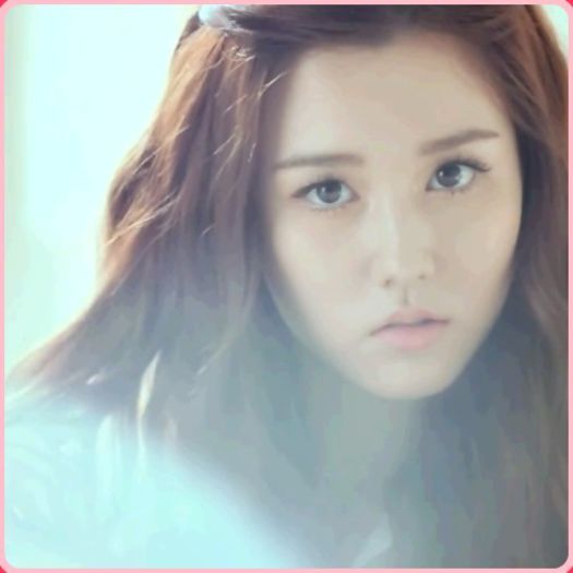 <> .. :| ..[se uita cand la unul.. cand la altul] .. :| ..Hey.. :-s - ix __ Episodul 020 __ xi