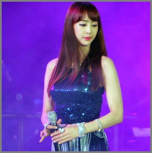 [:3] ..Byes. Mi se pare mie sau chiar e frig aici? :-s