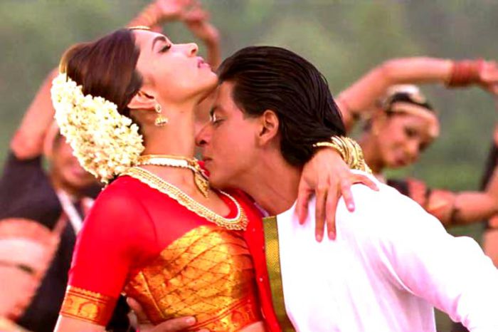 u8_chennai-express[1] - Deepika Dances