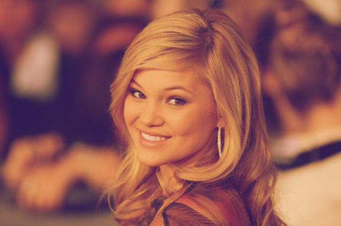 Olivia Holt Alternative View Summit Entertainment kh0YCLew-RGl