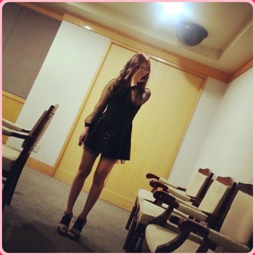 [♥] ..[se apropie de Tia; ii sopteste] ..Nu cred ca te prea suporta. :-s .. - ix __ Episodul 021 __ xi