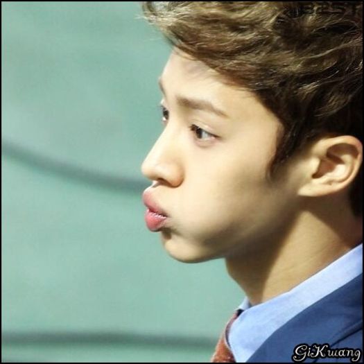 [KK] ..Oh, da. :) ..[ii da plasuta] ..Uitasem.. emotiile. :-" ..:)) Cu placeree. :3 - ix __ Episodul 021 __ xi