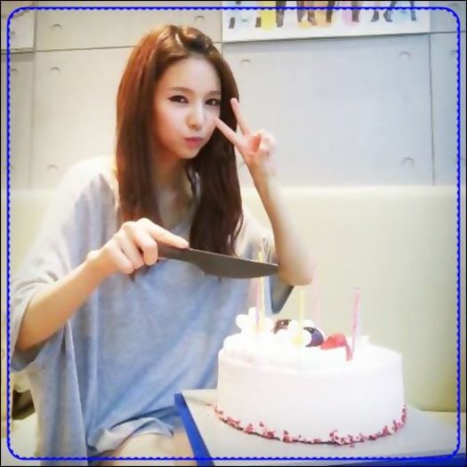 <J>. Tia..macar sa mananci tort..mai ramaneai.-_-..(taie tortul :D ) - ix __ Episodul 021 __ xi